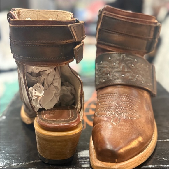 Freebird Brown Leather Ankle Boots with Intricate Detailing - Picture 4 of 7